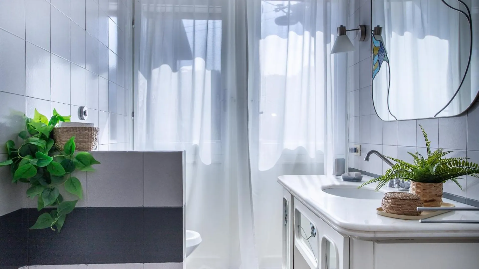 Ampio Ed Elegante Appartamento - 2 Camere E 2 Bagni Milan
