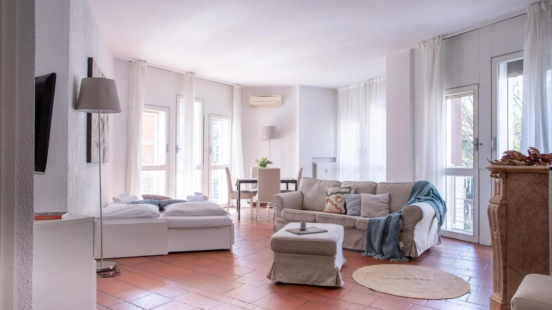 Apartment Ampio Ed Elegante Appartamento - 2 Camere E 2 Bagni Milan