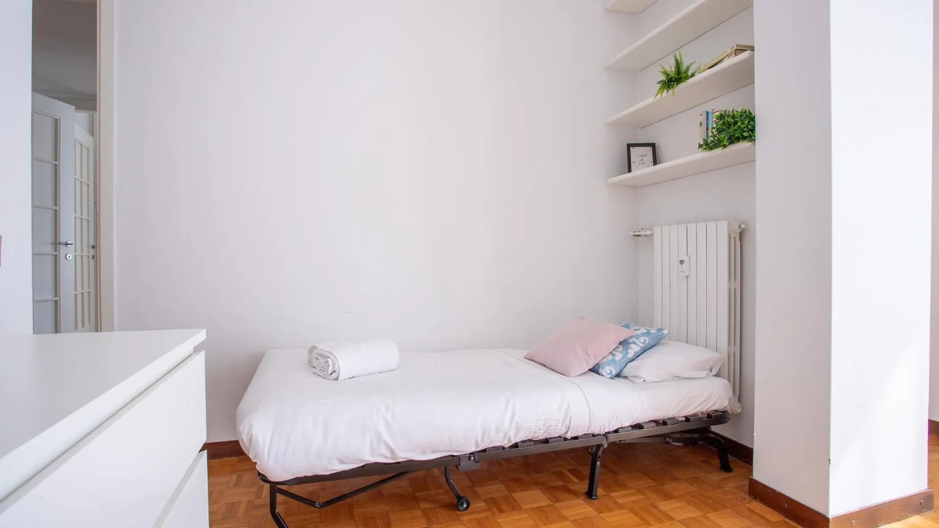 Ampio Ed Elegante Appartamento - 2 Camere E 2 Bagni Milan 0*,  Italy